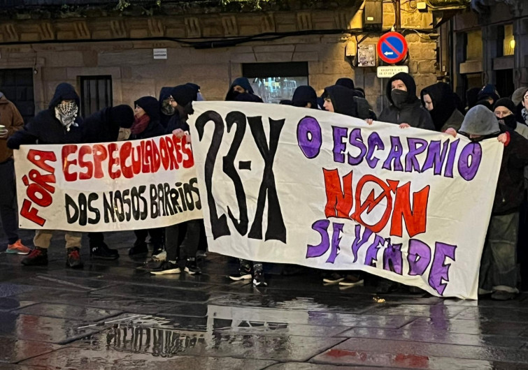 Tensión vecinal en Compostela por el desalojo del centro social okupado Escárnio e Maldizer