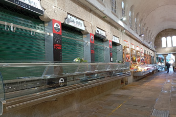 Archivo - Puesto que regentaba el placero asesinado en Santiago.