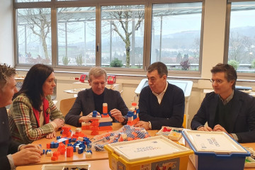 Rueda, acompañado por distintas autoridades del PP durante el día de la Educación