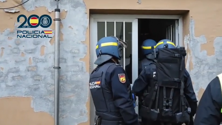 La Policía ve vínculos financieros de la mujer detenida en Ferrol presuntamente afín al Dáesh