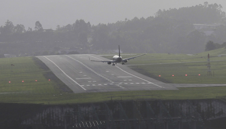 Desvían un vuelo Madrid-A Coruña a Santiago por los fuertes vientos en Alvedro