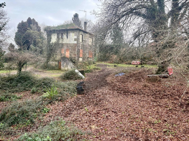 Finca con vivienda titularidad de Icosa Dorada, en el entorno del aeropuerto de Peinador, en Vigo.
