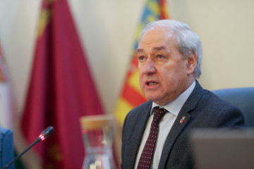 El hasta ahora presidente de la Diputación de Lugo, José Tomé, interviene durante un pleno de la Diputación de Lugo, a 30 de diciembre de 2025, en Lugo, Galicia (España). Tomé ha oficializado es