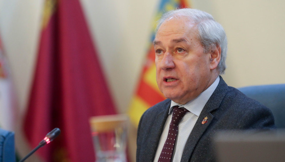 El hasta ahora presidente de la Diputación de Lugo, José Tomé, interviene durante un pleno de la Diputación de Lugo, a 30 de diciembre de 2025, en Lugo, Galicia (España). Tomé ha oficializado es