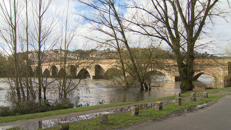 El caudal del Miño en Lugo, desbordado en algunos puntos, activa la fase de prealerta por crecida