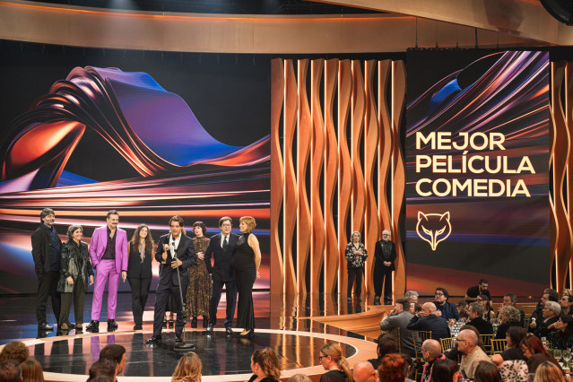 El equipo de 'La Cena' durante la gala de entrega de los Premios Feroz 2026, en el Pazo da Cultura, a 24 de enero de 2026, en Pontevedra