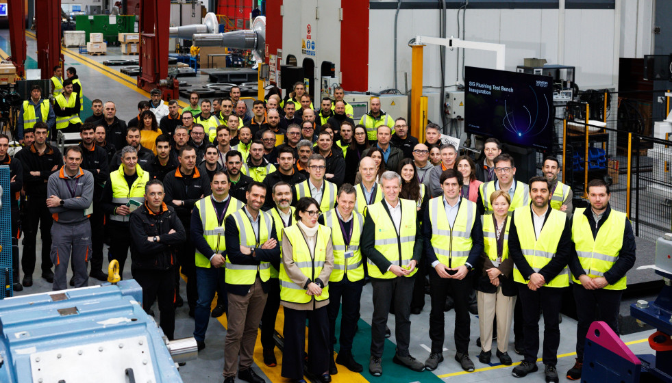 El titular del Ejecutivo gallego, Alfonso Rueda, visita la planta de reparación de componentes eólicos de Siemens Gamesa. Polígono de Sigüeiro (Oroso),  27/01/26.