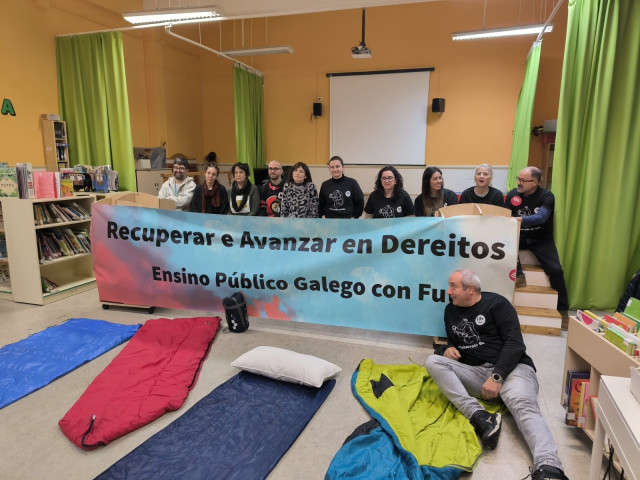 Docentes gallegos se encierran en centros educativos para visibilizar su 