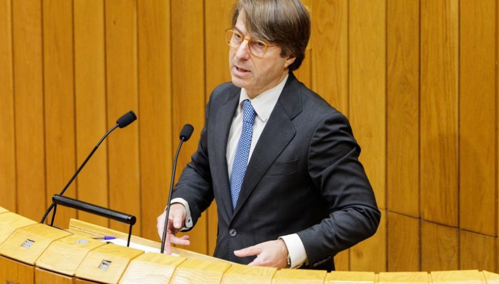 El conselleiro de Facenda, Miguel Corgos, en el pleno del Parlamento de Galicia