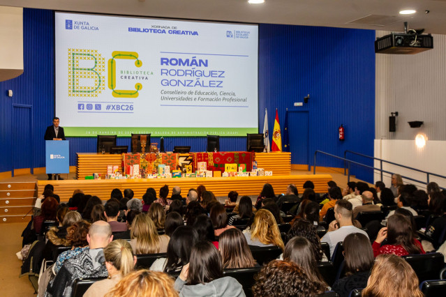 El conselleiro de Educación, Ciencia, Universidades e FP, Román Rodríguez, presenta las novedades del programa Biblioteca Creativa.