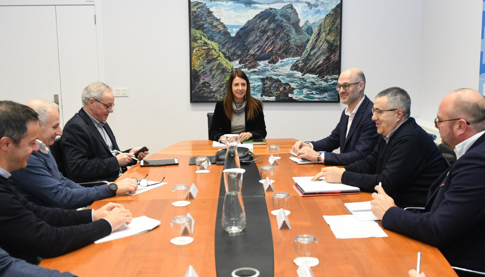 La conselleira de Medio Rural, María José Gómez, mantiene una reunión con representantes de Ternera Gallega