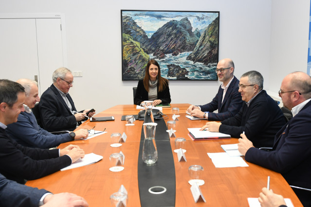 La conselleira de Medio Rural, María José Gómez, mantiene una reunión con representantes de Ternera Gallega