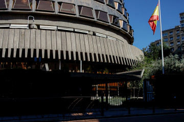Archivo - Edificio del Tribunal Constitucional, a 30 de septiembre de 2022, en Madrid (España). El comisario europeo de Justicia ya se ha reunido con el Gobierno y el PP para tratar el bloqueo desde 