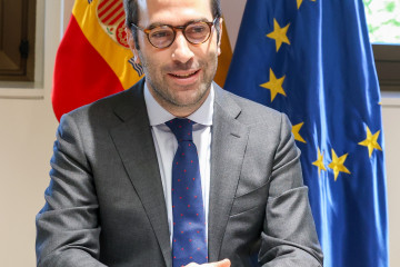 Archivo - El ministro de Economía, Comercio y Empresa, Carlos Cuerpo, durante una reunión con la alcaldesa de Santiago de Compostela, en la sede del Ministerio, a 10 de mayo de 2024, en Madrid (Espa