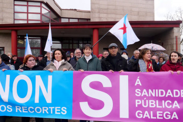 La portavoz nacional de BNG, Ana Pontón, en una concentración frente al centro de salud de Cacheiras, en Teo.
