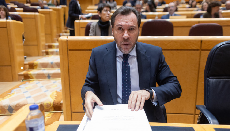 El  ministro de Transportes y Movilidad Sostenible, Óscar Puente, comparece en el Senado.