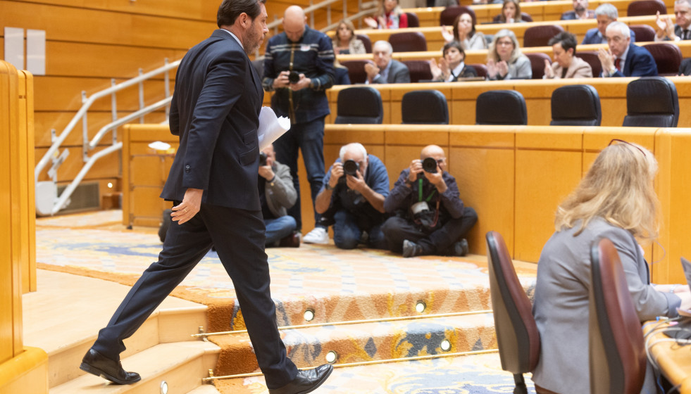 El ministro de Transportes y Movilidad Sostenible, Óscar Puente, comparece en el Senado.