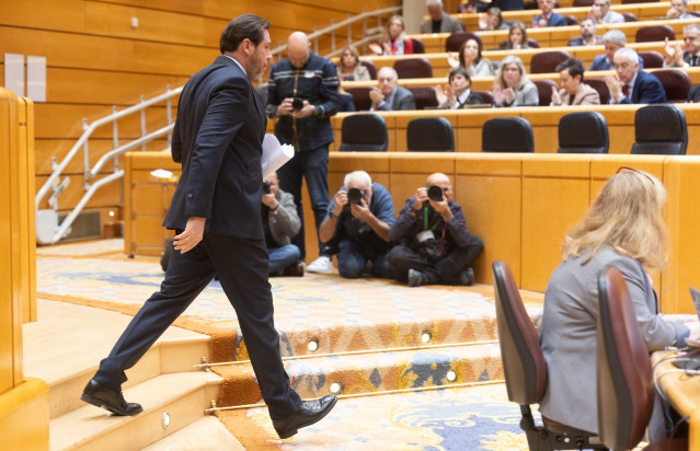 El ministro de Transportes y Movilidad Sostenible, Óscar Puente, comparece en el Senado.