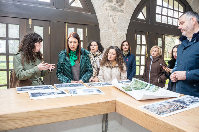 La conselleira do Medio Rural, María José Gómez, visita el ayuntamiento de Ordes.