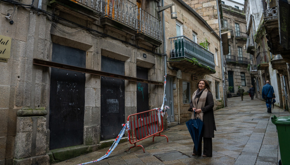 Archivo - Ana Ortiz en uno de los edificios que rehabilitará el Casco Vello.