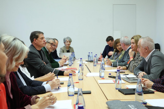 El secretario xeral del PSdeG, José Ramón Gómez Besteiro, preside la interparlamentaria de la formación