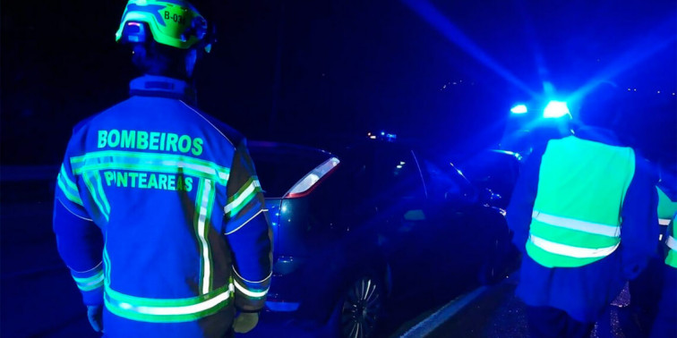 Cinco heridos en aparatosa colisión múltiple en Ponteareas