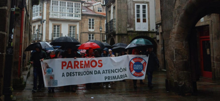 Miles de gallegos claman en Santiago contra la “privatización” y el deterioro de la sanidad pública 