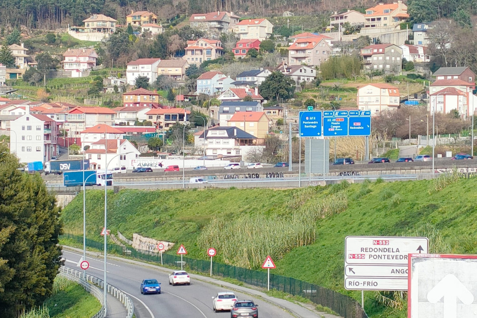 Archivo - Imagen del atasco en la AP-9.