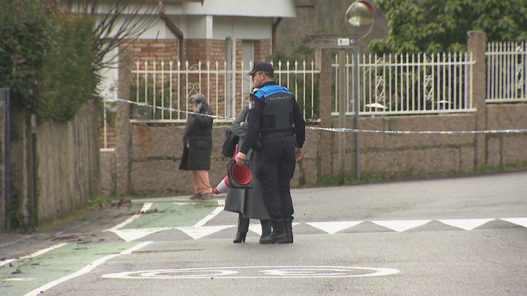 Hallan muerta a una vecina de Mos en un posible asesinato machista, la Guardia Civil busca a un varón de 57 años