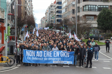 Cientos de trabajadores de GKN se manifiestan contra el ERE que pretende impulsar la empresa, a día 1 de febrero de 2026