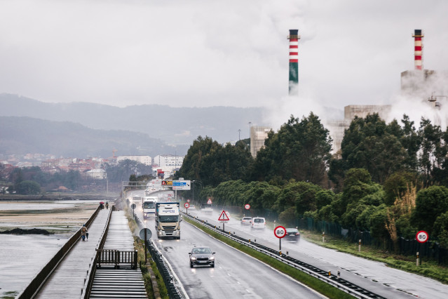 Reabre la autovía PO-11, que une Marín con Pontevedra, tras inundar el mar sus cuatro carriles