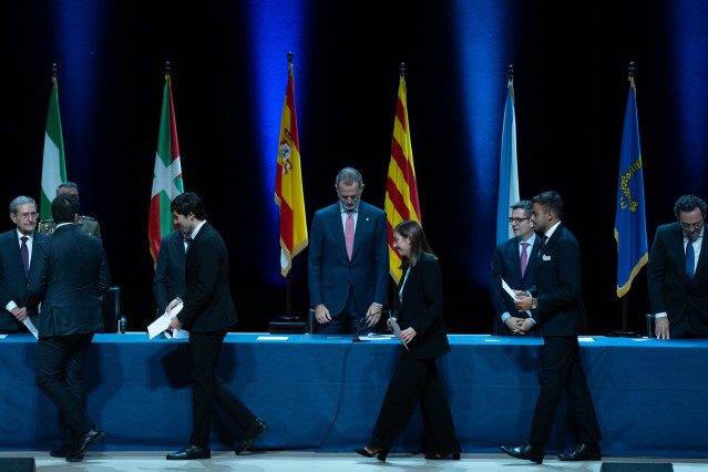 Archivo - (I-D en la fila de atrás) El presidente interino del Tribunal Supremo (TS), Francisco Marín Castán, el presidente interino del CGPJ, Vicente Guilarte, el Rey Felipe VI, el ministro de la Presidencia, Justicia y Relaciones con las Cortes, Félix B