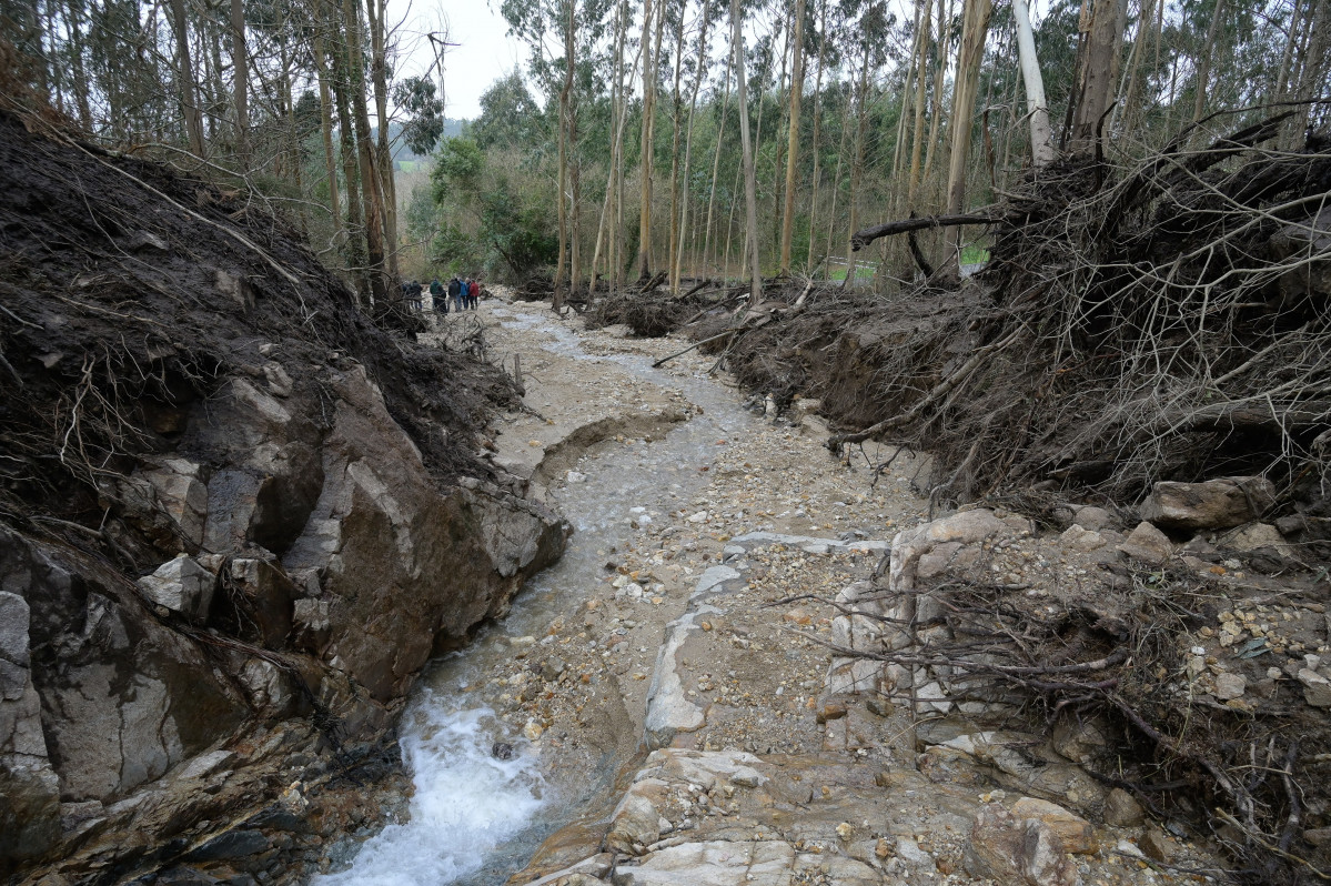 Rotura y desbordamiento de una antigua balsa minera en Monte Neme, a 31 de enero de 2026, entre Malpica y Carballo, La Coruña, Galicia (España). El colapso de la balsa ha provocado el arrastre de mi
