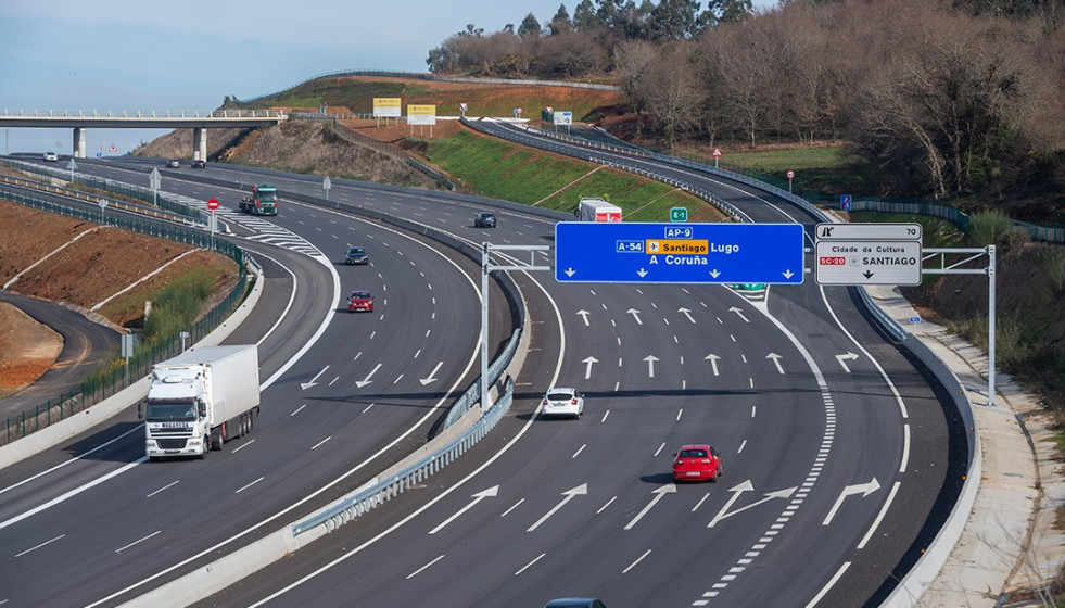 Archivo - Salida de la AP-9 a la Cidade da Cultura, en Santiago de Compostela.