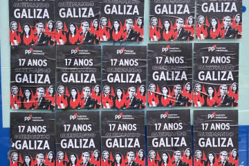 Imagen de los carteles pegados en distintas sedes locales y provinciales del PPdeG