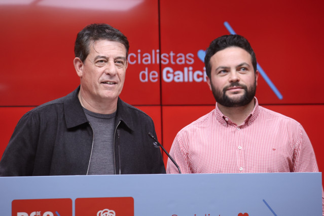 El secretario xeral del PSdeG, José Ramón Gómez Besteiro, junto al alcalde de Cerceda, José Manuel Rodríguez.