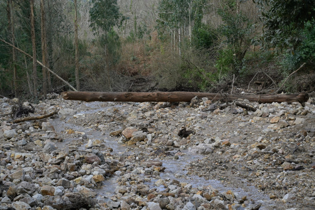 Rotura y desbordamiento de una antigua balsa minera en Monte Neme, a 31 de enero de 2026, entre Malpica y Carballo, La Coruña, Galicia (España). El colapso de la balsa ha provocado el arrastre de miles de toneladas de agua, lodo, tierra y piedras ladera a