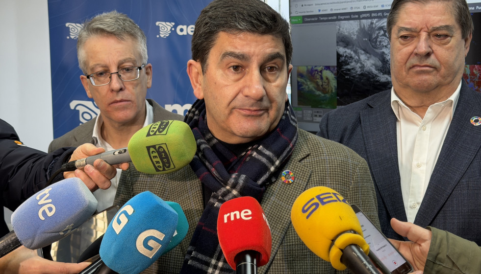 El delegado del Gobierno en Galicia, Pedro Blanco, ofrece declaraciones tras visitar la sede de la Aemet en Galicia