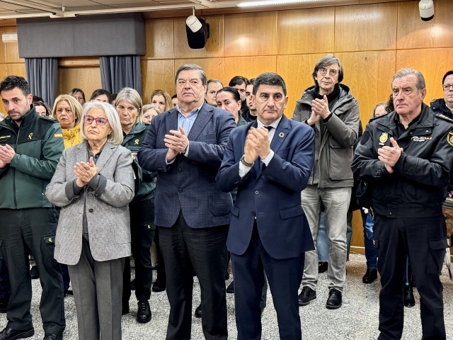 El delegado del Gobierno en Galicia, Pedro Blanco, en el minuto de silencio por la última víctima de violencia de género