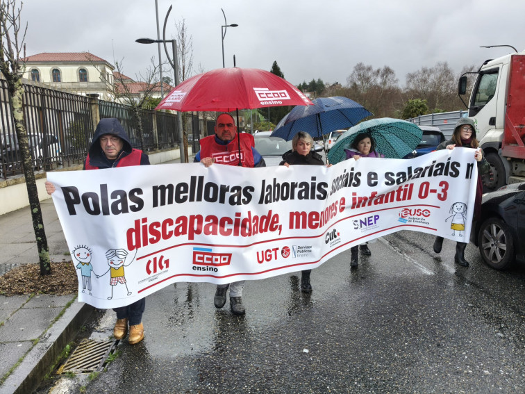 Cien coches rodean la Xunta para denunciar la 