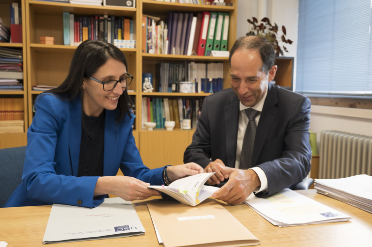 El catedrático Luis Míguez, fuera de la lista de Rosa Crujeiras al rectorado de la USC tras denuncias estudiantiles