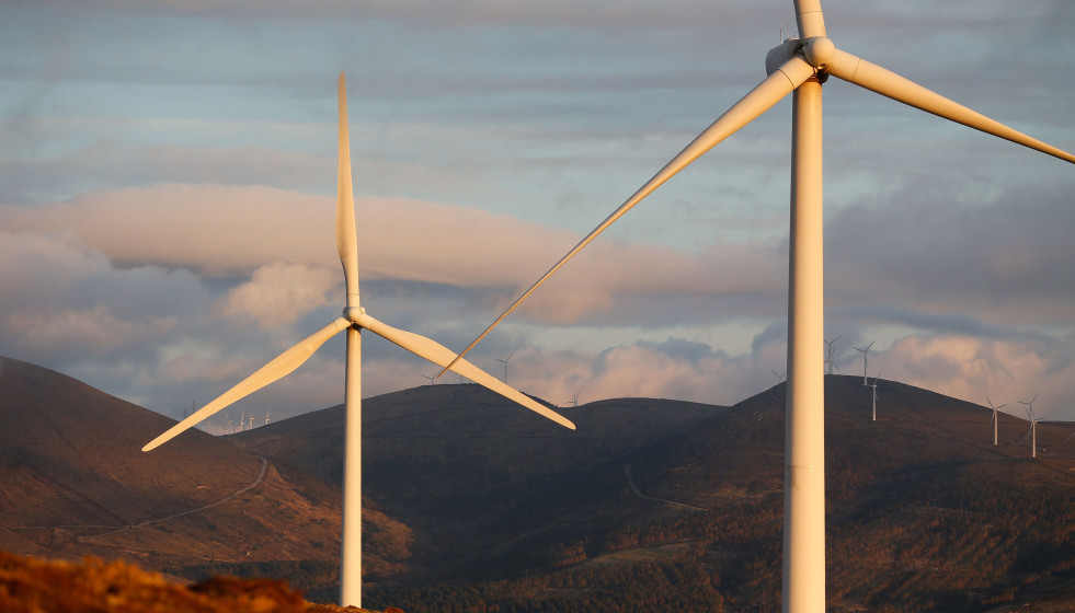 Archivo - Un parque eólico en Muras (Lugo).