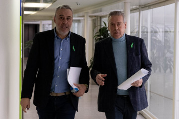 El gerente del Sergas, José Ramón Parada, y el conselleiro de Sanidade, Antonio Gómez Caamaño, antes de entrar en rueda de prensa. Santiago.