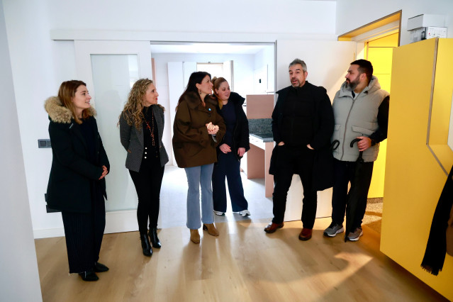 La Xunta entrega entrega la llave de una vivienda de alquiler rehabilitada en Ferrol Vello