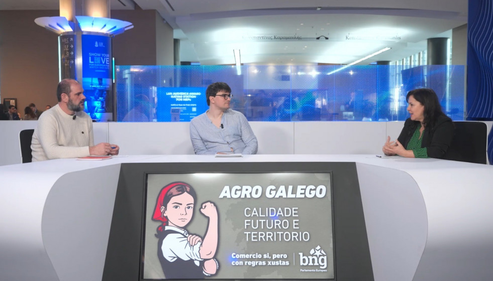 La eurodiputada del BNG, Ana Miranda, en un encuentro en Bruselas con representantes de la cooperativa 'A Carqueixa'.