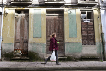 Archivo - Viviendas vacías y deshabitadas en los barrios lucenses de Feijoo y A Milagrosa, a 15 de noviembre de 2025, en Lugo, Galicia (España). El presidente de Cáritas Española, Manuel Bretón, 