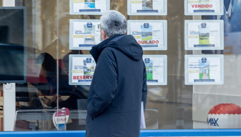 Una oficina de empresa inmobiliaria, a 19 de enero de 2026, en Madrid (España).  La compraventa de vivienda creció en noviembre del año pasado un 7,8% con respecto al mismo mes de 2024, según los 