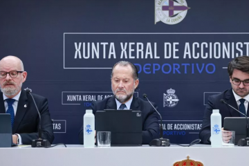 Escotet presidiendo la junta de accionistas del Deportivo de La Coruña