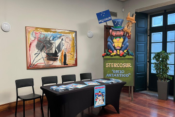 Las protestas por el tratado UE-Mercosur inspiran el meco del 'Entroido' de Santiago.