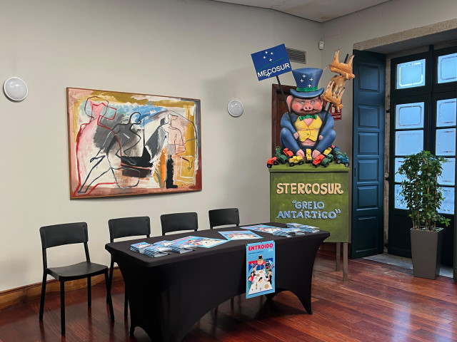 Las protestas por el tratado UE-Mercosur inspiran el meco del 'Entroido' de Santiago.